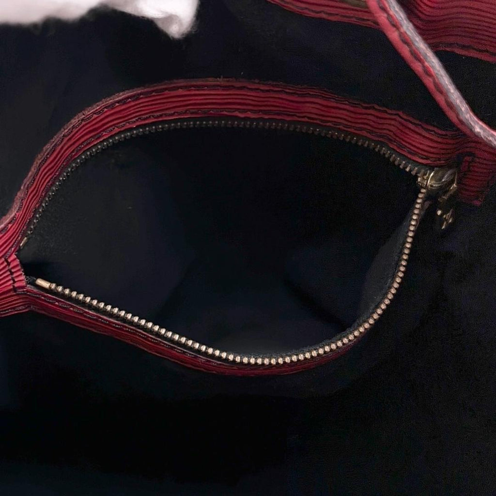 LOUIS VUITTON Noe Epi drawstring shoulder bag, red, serial code, made in France