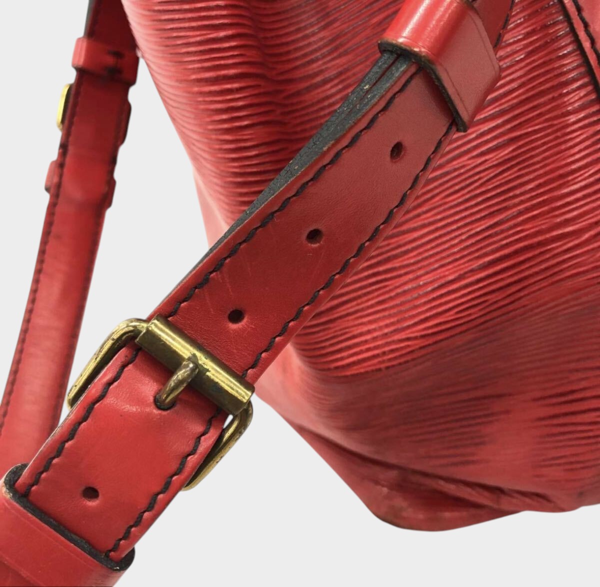 Louis Vuitton Epi Petit Noé Shoulder Bag, Castilian Red