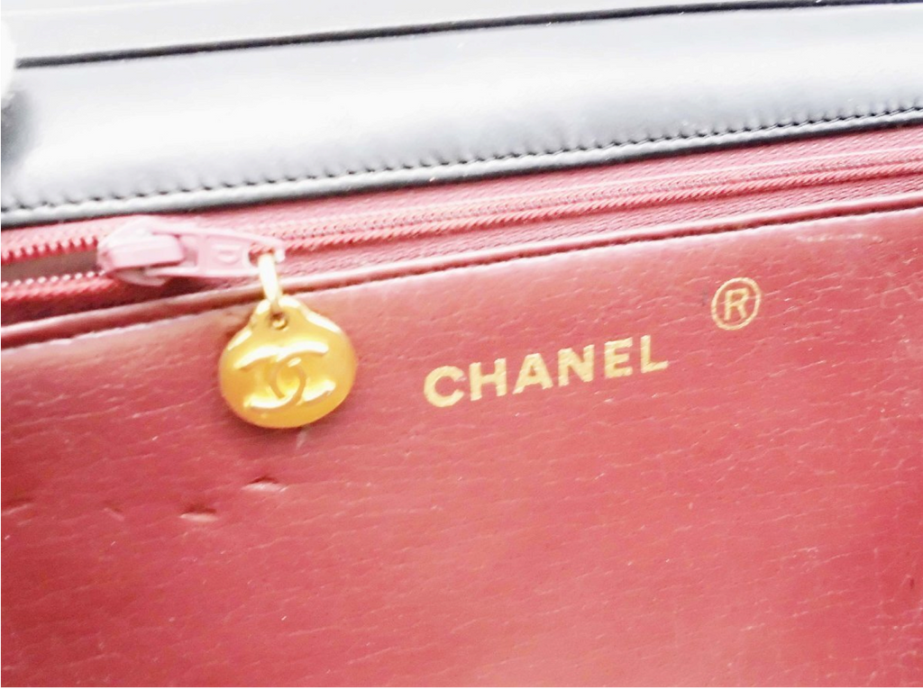 CHANEL Matelassé Chain Shoulder Bag, Push Lock, Tasche