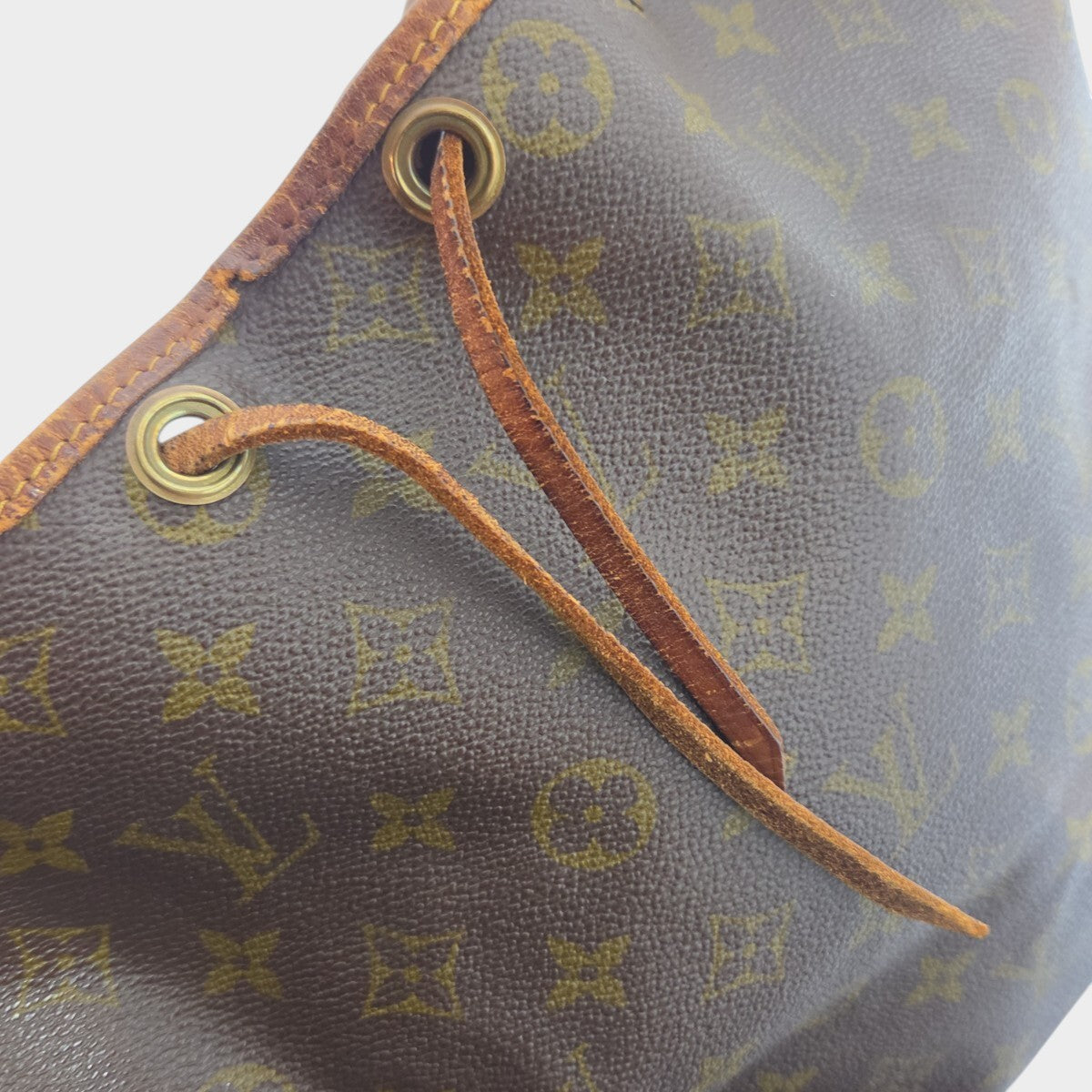 Louis Vuitton Monogram Petit Noé Drawstring Shoulder Bag Tasche