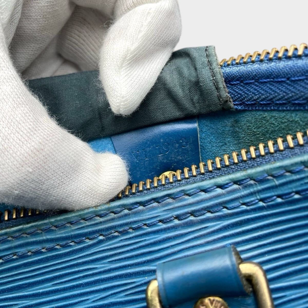 LOUIS VUITTON Epi Speedy 30 Handbag, Serial Number VI190