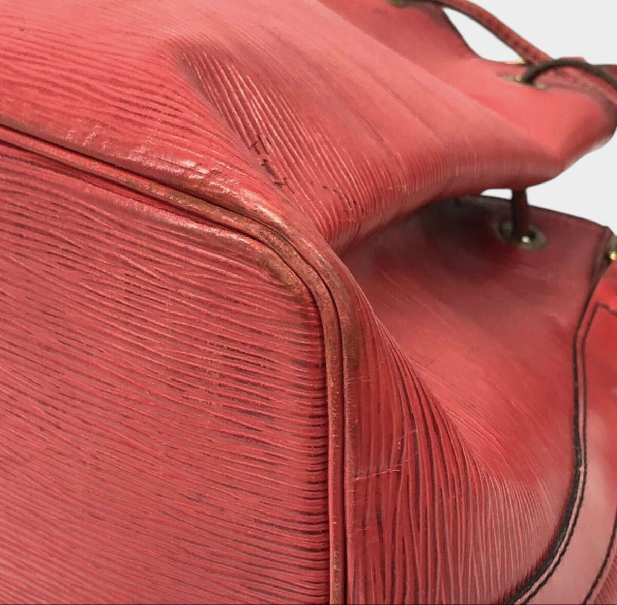 Louis Vuitton Epi Petit Noé Shoulder Bag, Castilian Red
