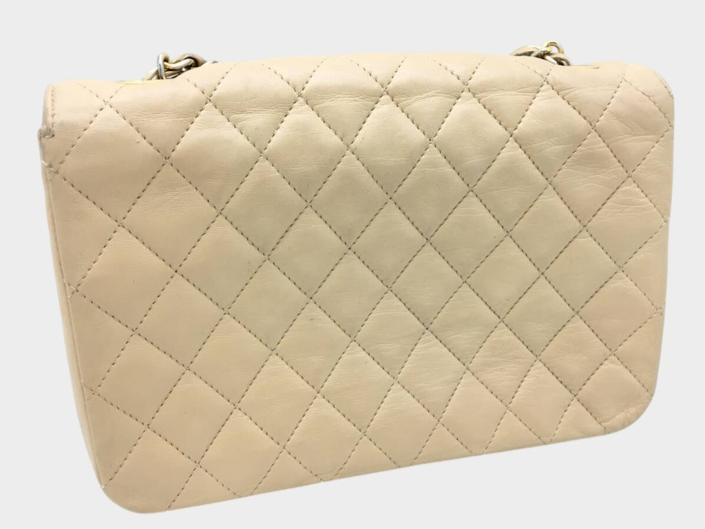 CHANEL Matelassé Lambskin Bag, Beige, Gold Hardware, Single Flap ■(H×W×D): Approx. 15.5cm×22.5cm×7.0cm