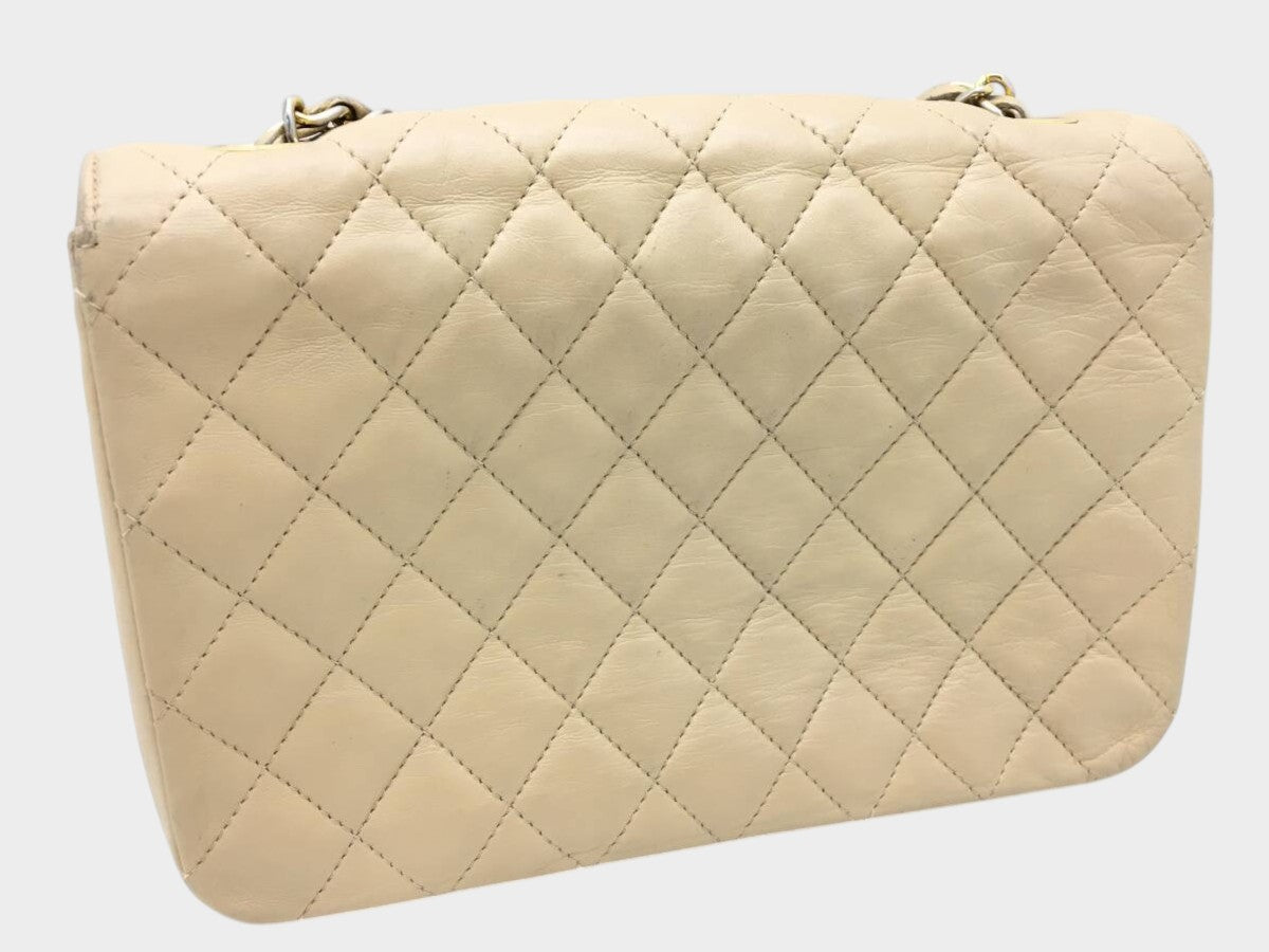CHANEL Matelassé Lambskin Bag, Beige, Gold Hardware, Single Flap ■(H×W×D): Approx. 15.5cm×22.5cm×7.0cm