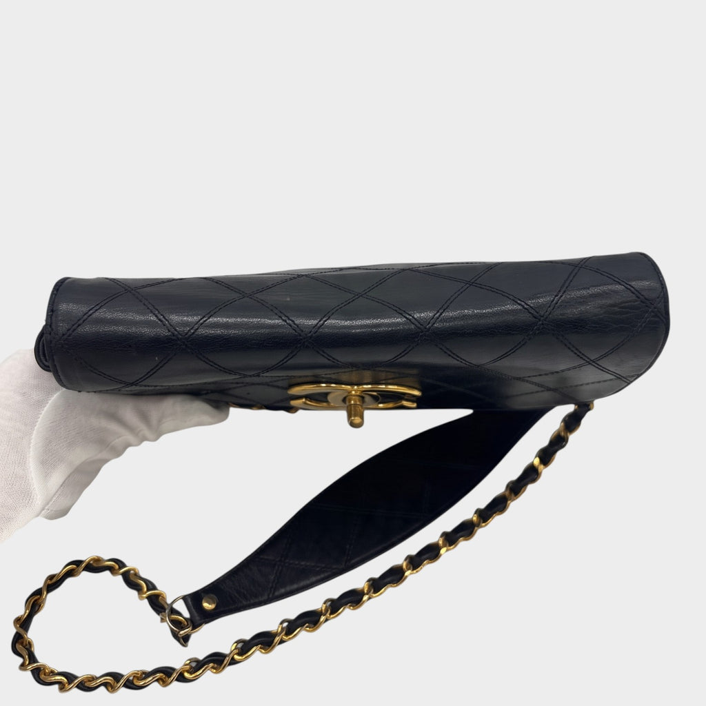 CHANEL Matelassé Bicolore Large Coco Mark Turnlock Tasche