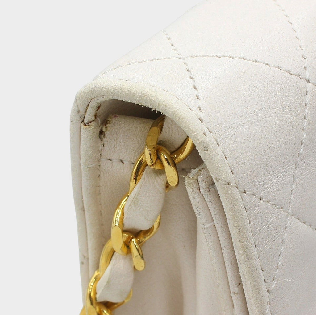 Chanel Leather Matelassé Push-Lock Chain Shoulder Bag White Tasche