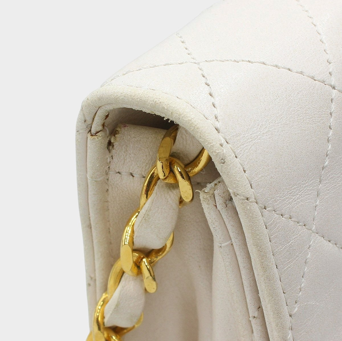 Chanel Leather Matelassé Push-Lock Chain Shoulder Bag White Tasche