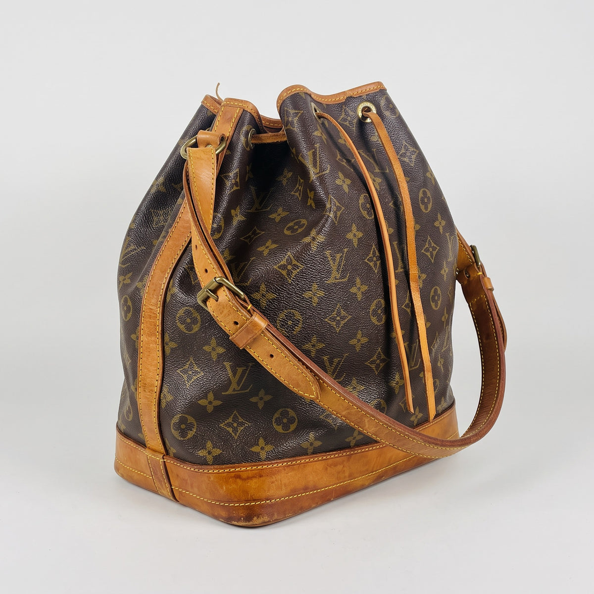 LOUIS VUITTON M42224 Noe Monogram Drawstring Shoulder Tasche