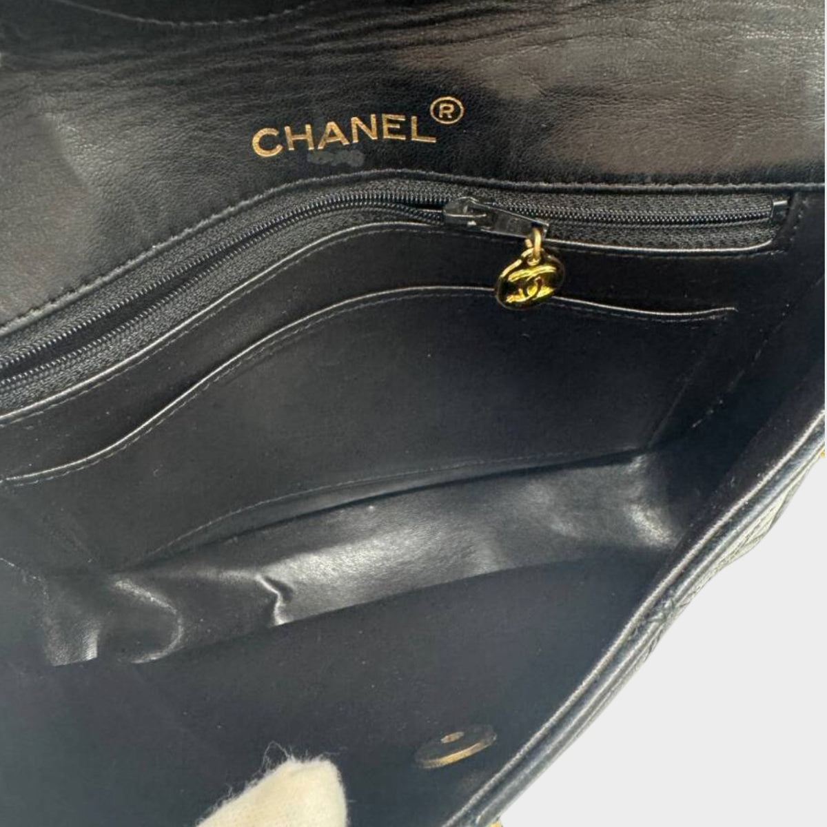 CHANEL Matelassé Bicolore Large Coco Mark Turnlock Tasche
