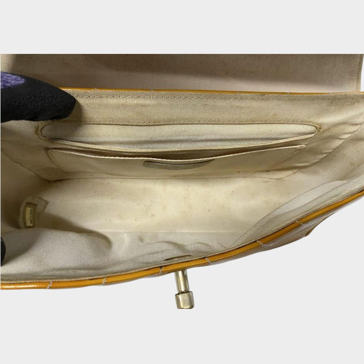 Authenticity verified CHANEL V-stitch enamel bag chain bag Tasche