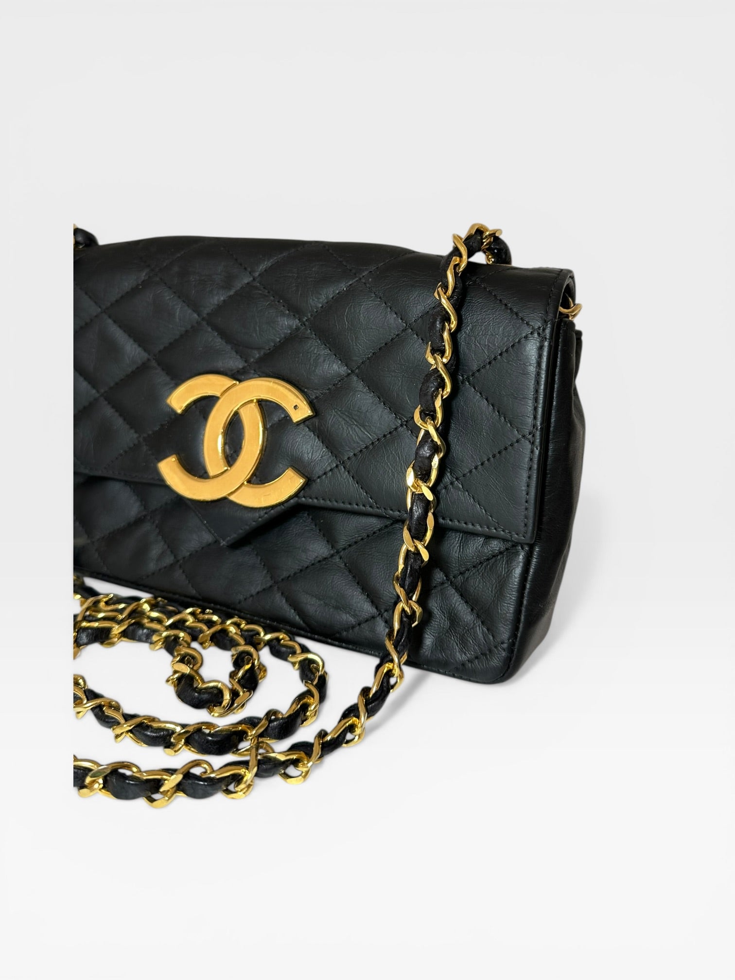 Excellent Condition Chanel Matelassé Large Coco Mark Push-Lock Lambskin Chain Shoulder Bag