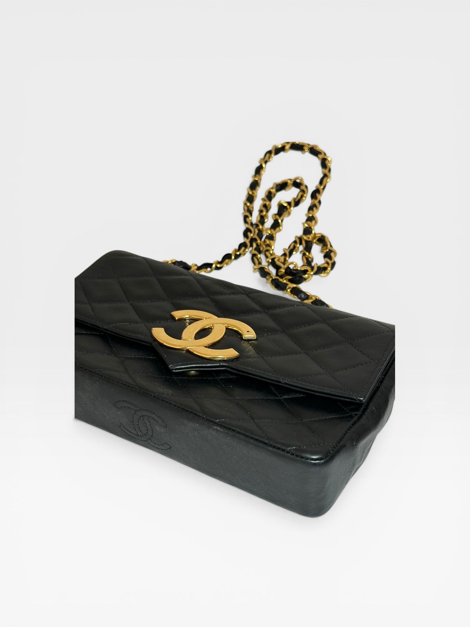 Excellent Condition Chanel Matelassé Large Coco Mark Push-Lock Lambskin Chain Shoulder Bag