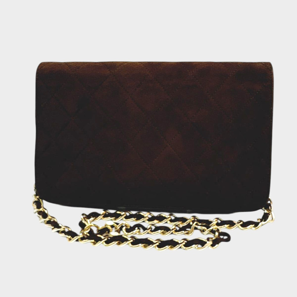 Good condition Matelassé chain shoulder bag, suede, compact size, Coco Mark, dark brown, one-shoulder style, slightly flawed.