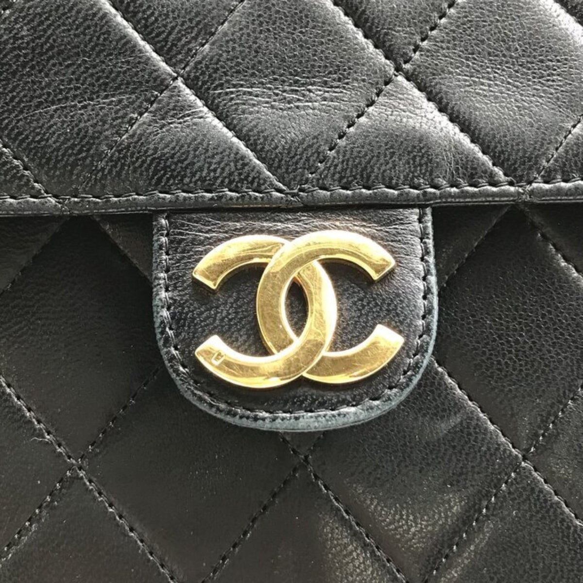 Excellent Condition CHANEL Coco Mark Lambskin Leather Tasche