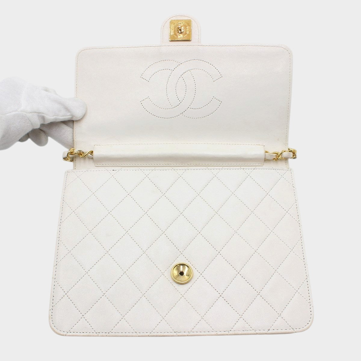 Chanel Leather Matelassé Push-Lock Chain Shoulder Bag White Tasche