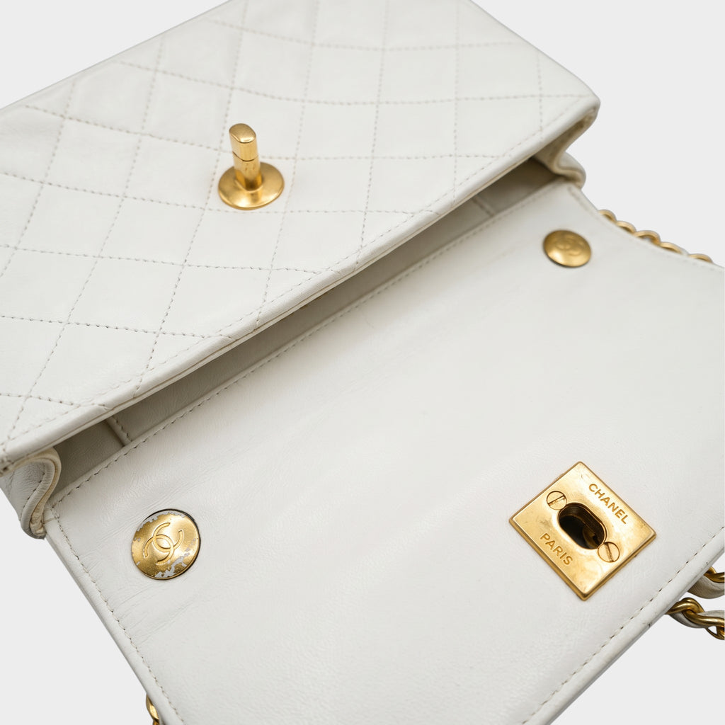 CHANEL Matelassé Chain Shoulder Bag, Lambskin, White, Tasche