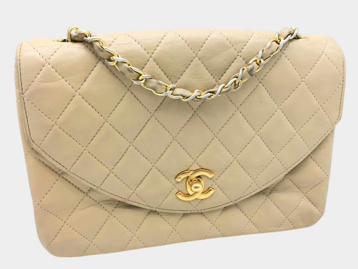 CHANEL Matelassé Lambskin Bag, Beige, Gold Hardware, Single Flap ■(H×W×D): Approx. 15.5cm×22.5cm×7.0cm