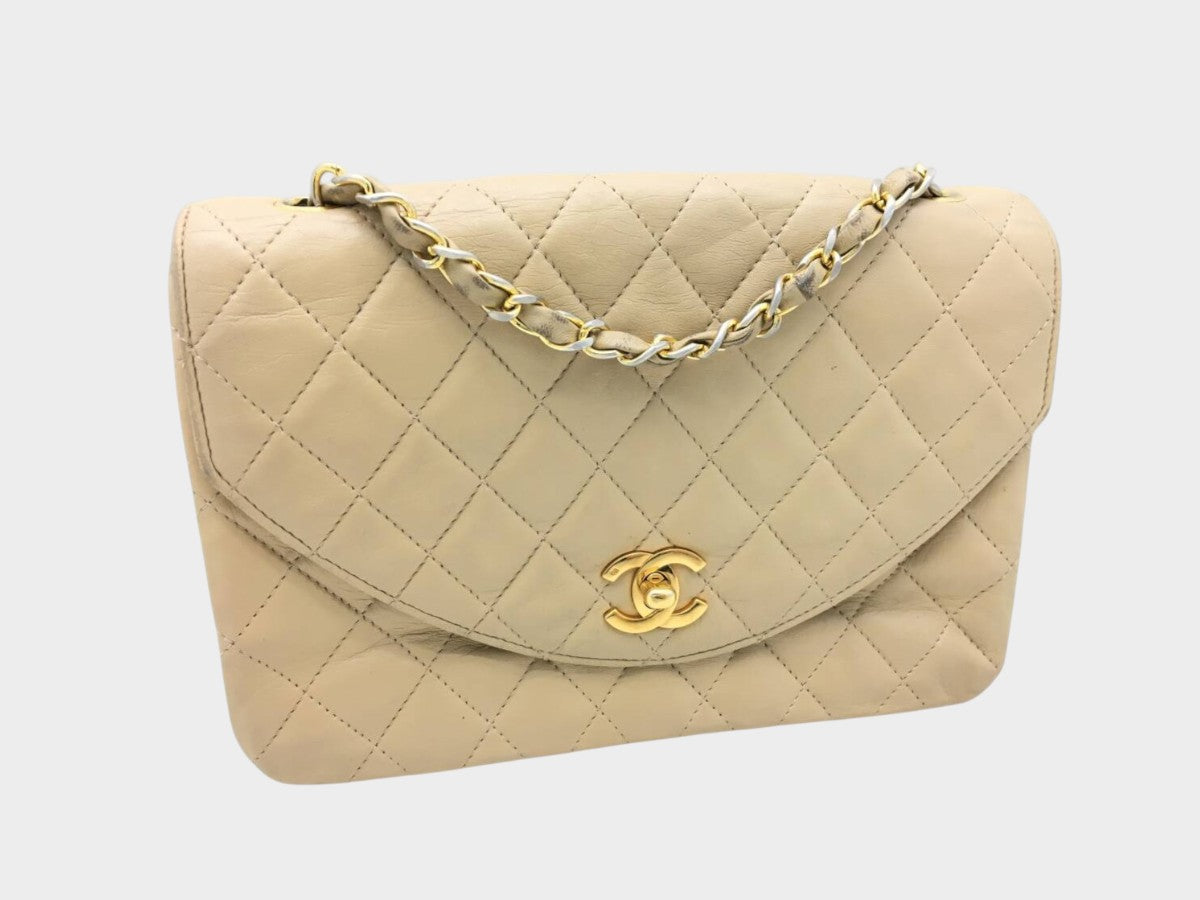 CHANEL Matelassé Lambskin Bag, Beige, Gold Hardware, Single Flap ■(H×W×D): Approx. 15.5cm×22.5cm×7.0cm