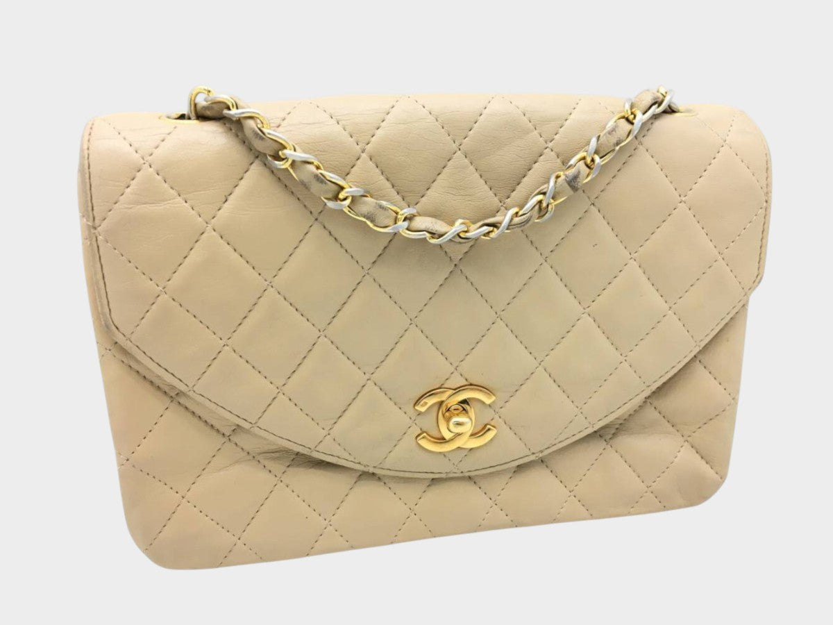 CHANEL Matelassé Lambskin Bag, Beige, Gold Hardware, Single Flap ■(H×W×D): Approx. 15.5cm×22.5cm×7.0cm