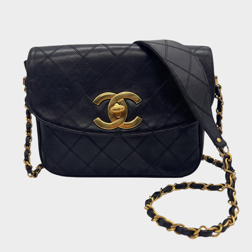 CHANEL Matelassé Bicolore Large Coco Mark Turnlock Tasche