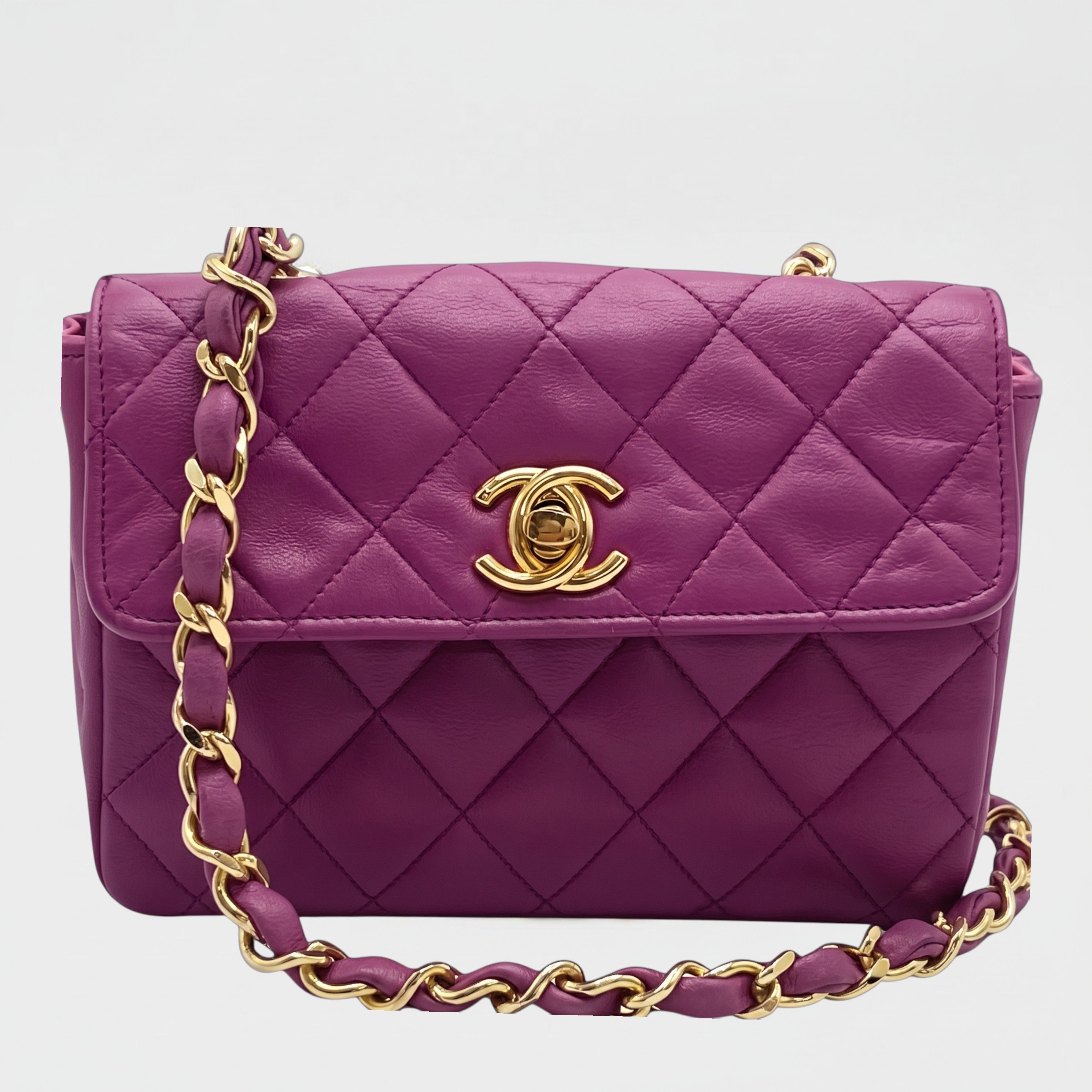 Excellent Condition CHANEL Mini Matelassé Lambskin Chain Shoulder Bag Tasche