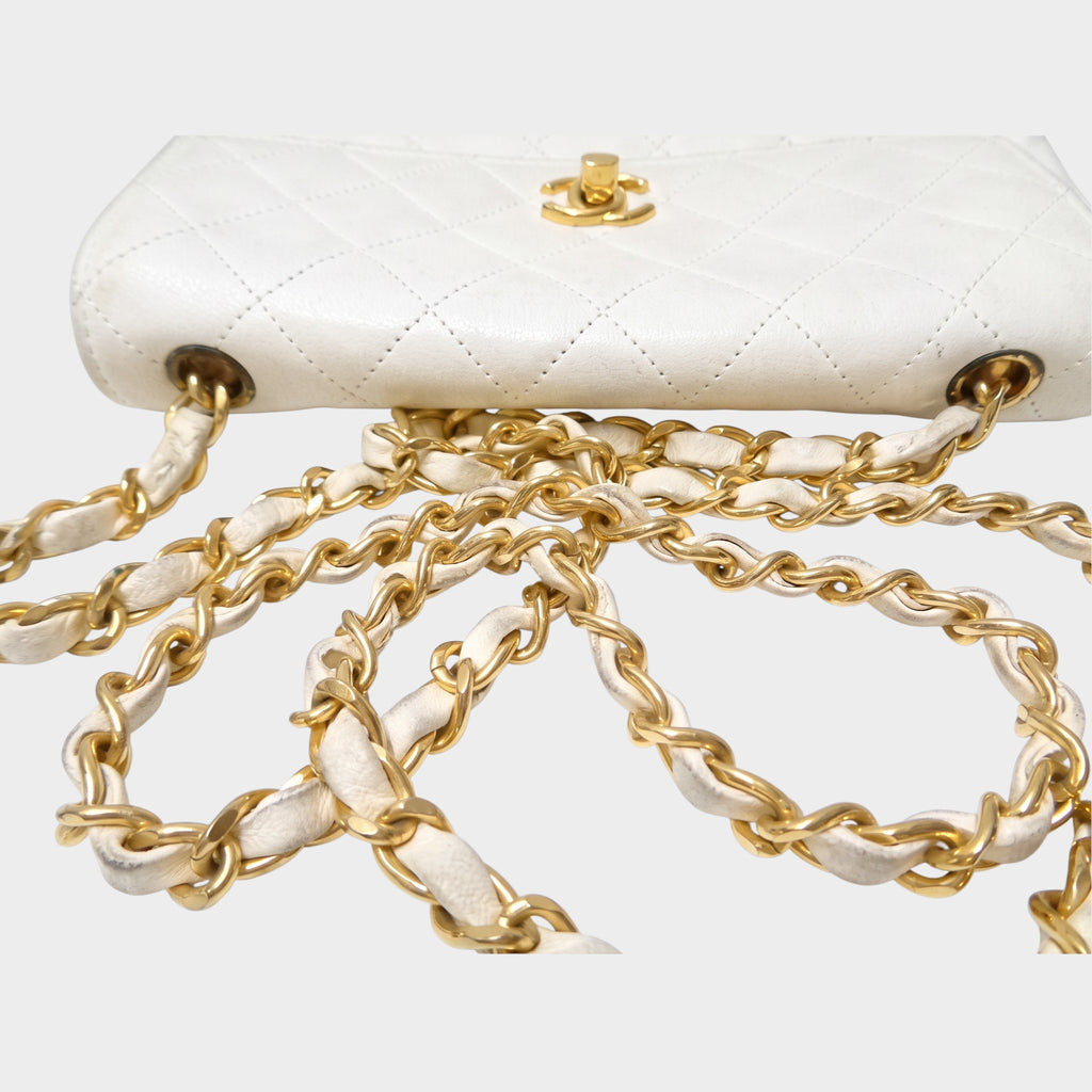 CHANEL Matelassé Chain Shoulder Bag, Lambskin, White, Tasche