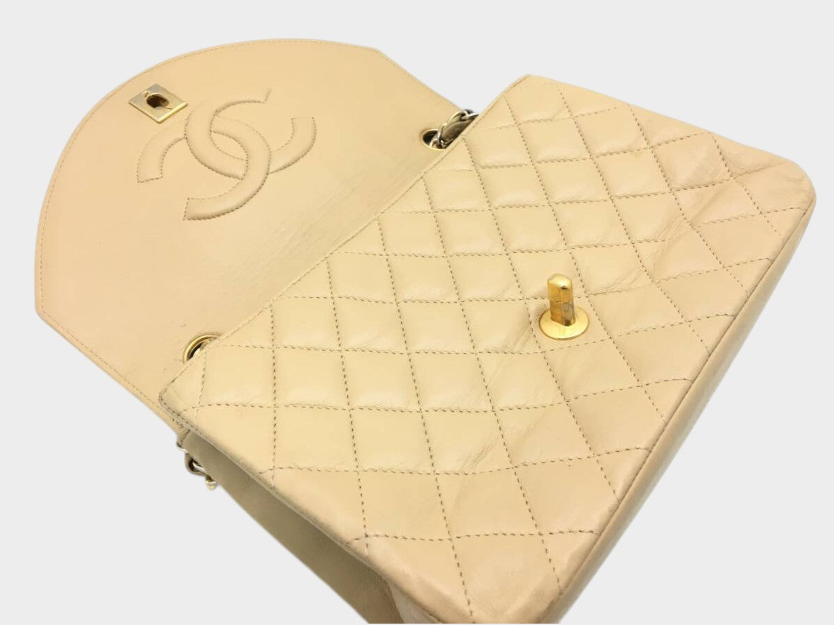 CHANEL Matelassé Lambskin Bag, Beige, Gold Hardware, Single Flap ■(H×W×D): Approx. 15.5cm×22.5cm×7.0cm