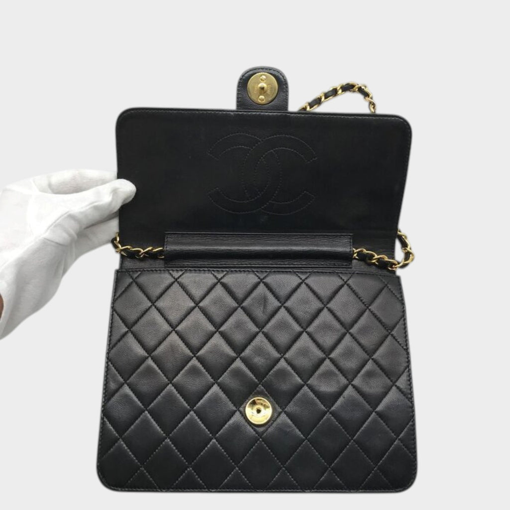Excellent Condition CHANEL Coco Mark Lambskin Leather Tasche