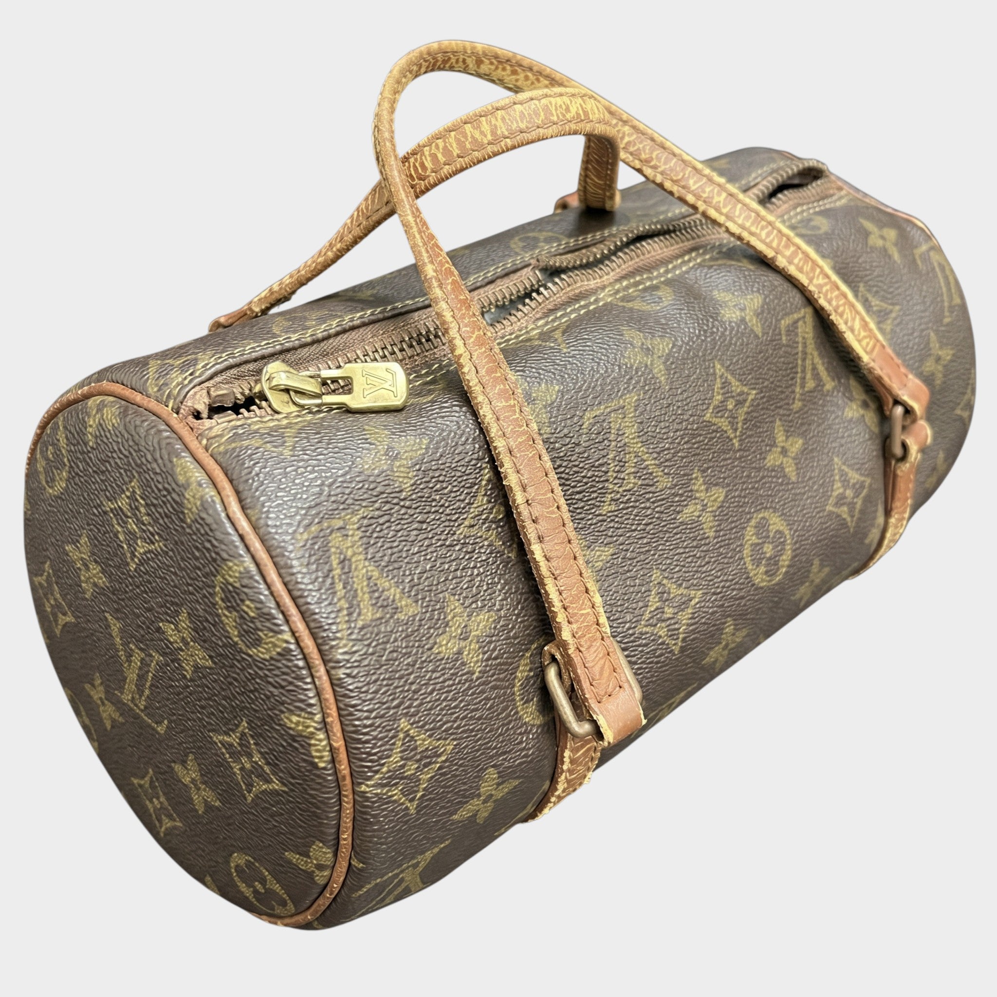 LOUIS VUITTON Monogram 843 Papillon 25 handbag. Louis Vuitton. Foldable for shipping. Zipper closure not possible.