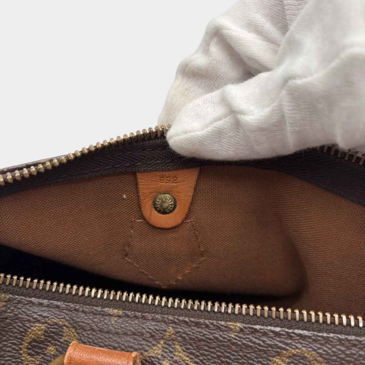 Excellent condition Louis Vuitton Monogram handbag, Speedy 30 mini Boston bag, brown.