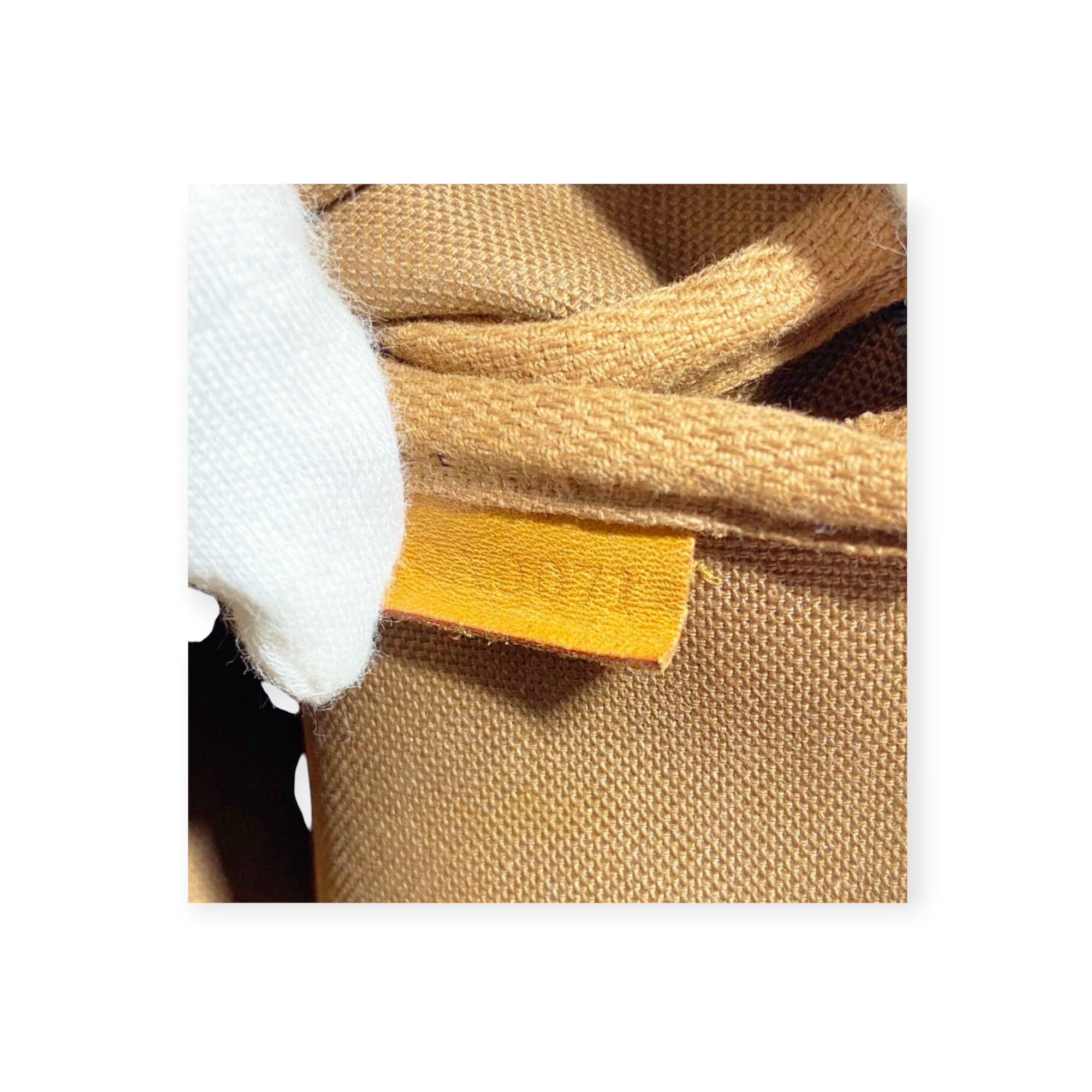 Louis Vuitton Monogram Pochette Accessoires M51980 Band Bag, Zipper Broken