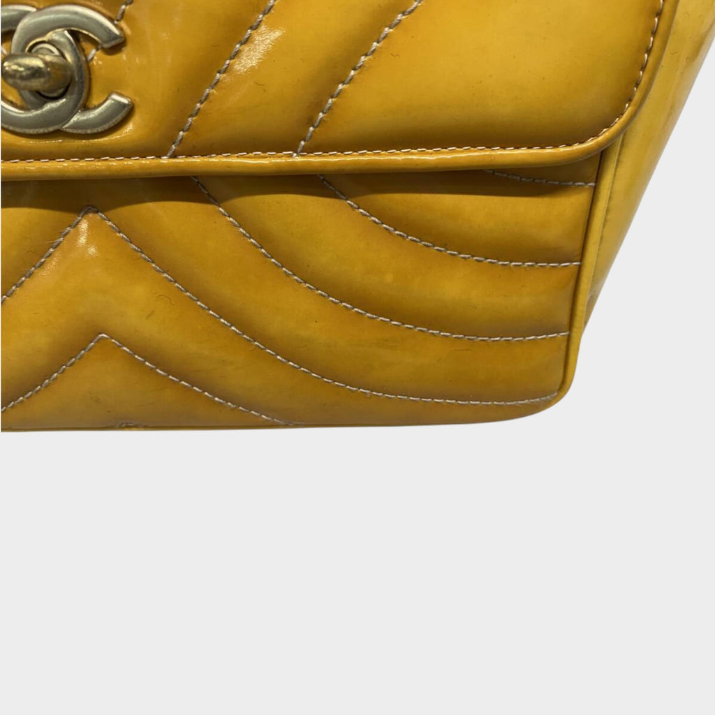 Authenticity verified CHANEL V-stitch enamel bag chain bag Tasche