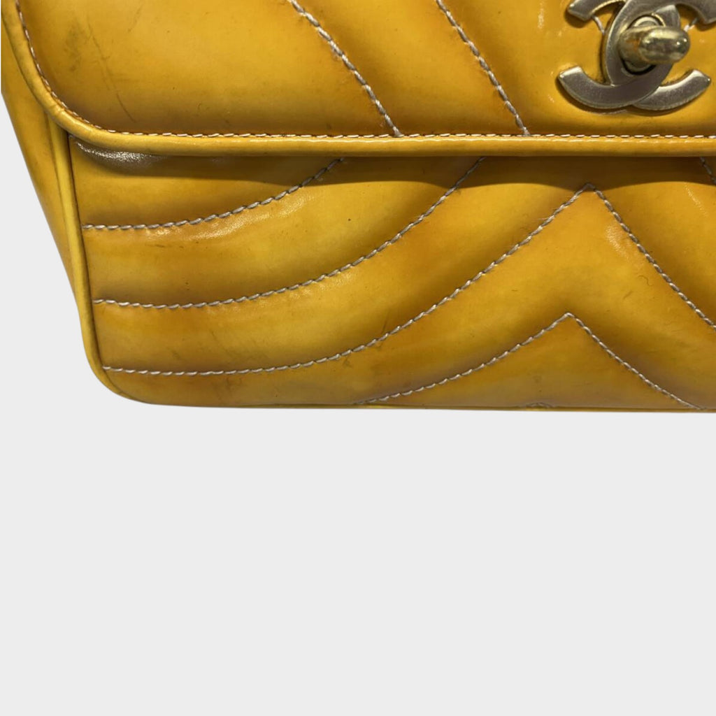 Authenticity verified CHANEL V-stitch enamel bag chain bag Tasche