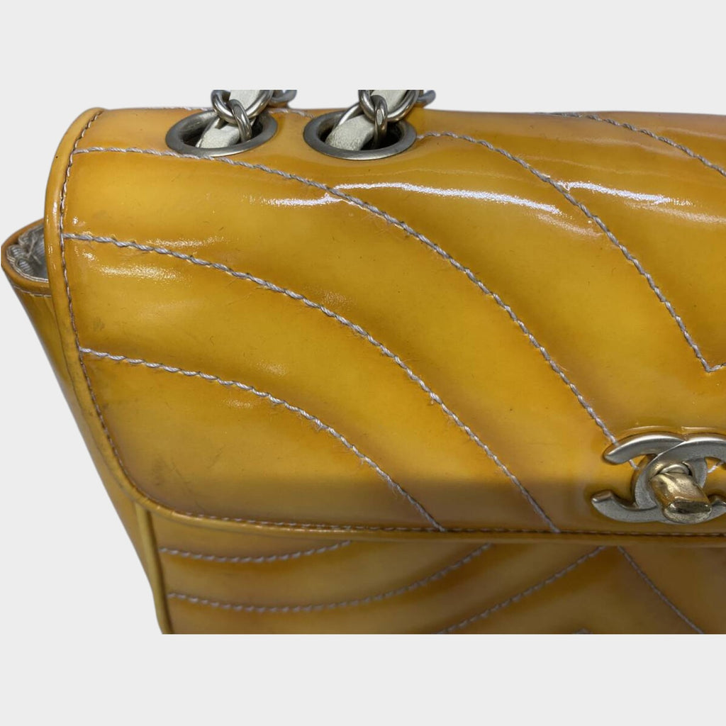 Authenticity verified CHANEL V-stitch enamel bag chain bag Tasche