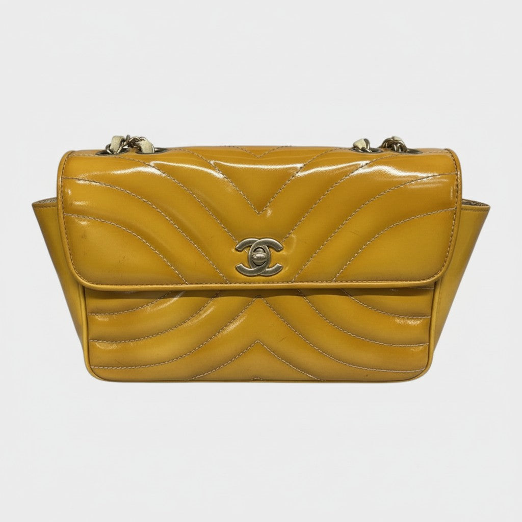 Authenticity verified CHANEL V-stitch enamel bag chain bag Tasche