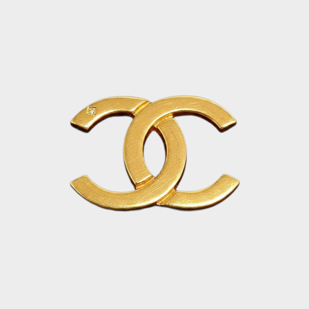 Excellent Condition Chanel Matelassé Large Coco Mark Push-Lock Lambskin Chain Shoulder Bag