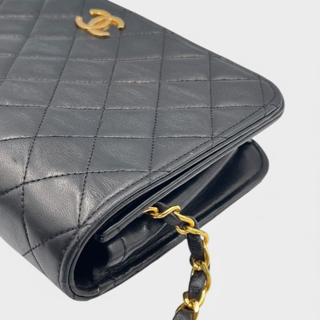 Excellent condition CHANEL Chanel Coco Mark Full Flap Push Lock Chain Shoulder Bag Matelassé Gold Hardware Vintage